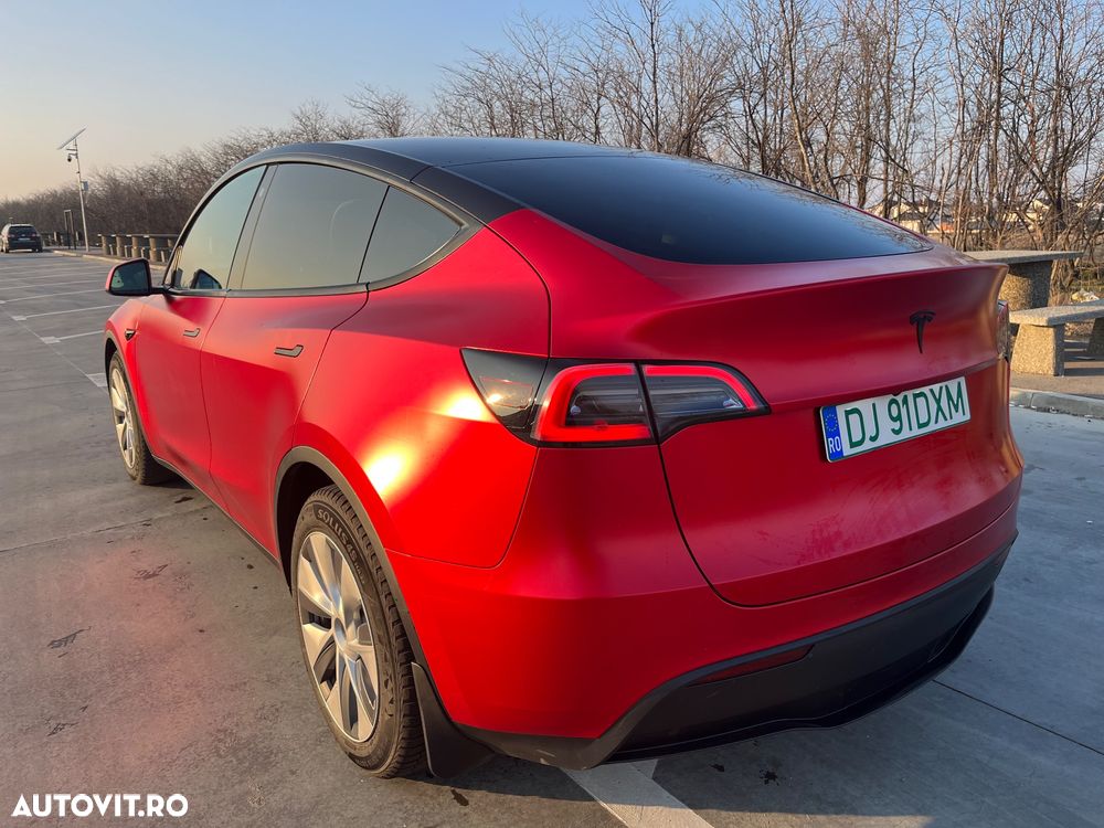 Tesla Model Y - 10
