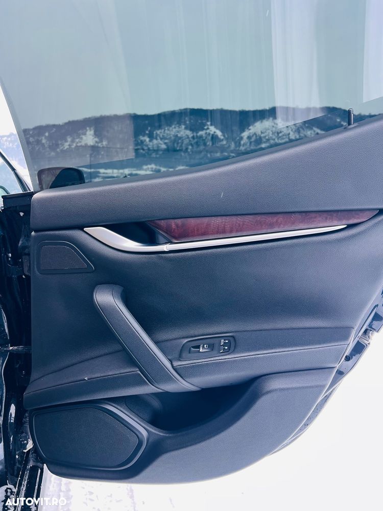 Maserati Ghibli GranLusso - 24