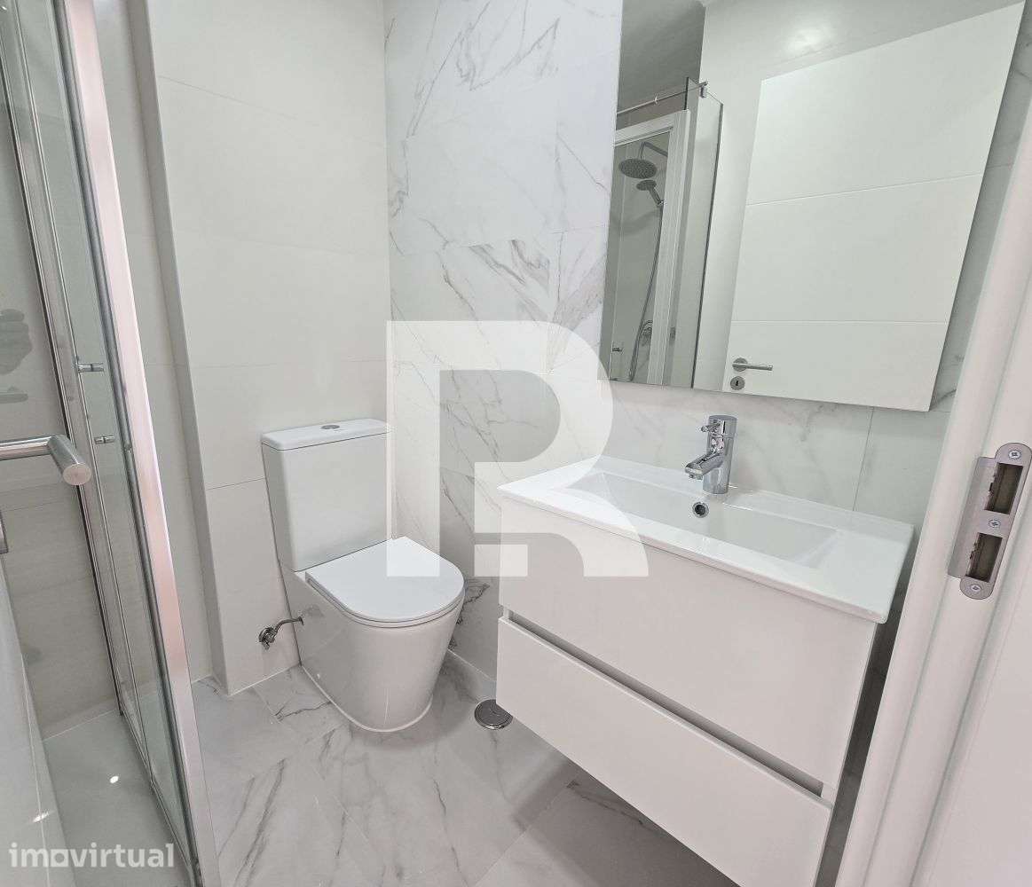 Apartamento T2 com varanda totalmente remodelado na Venteira - Grande imagem: 2/13