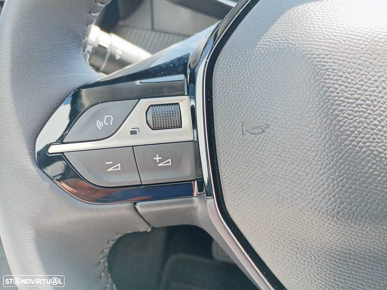 Peugeot e-208 - 15