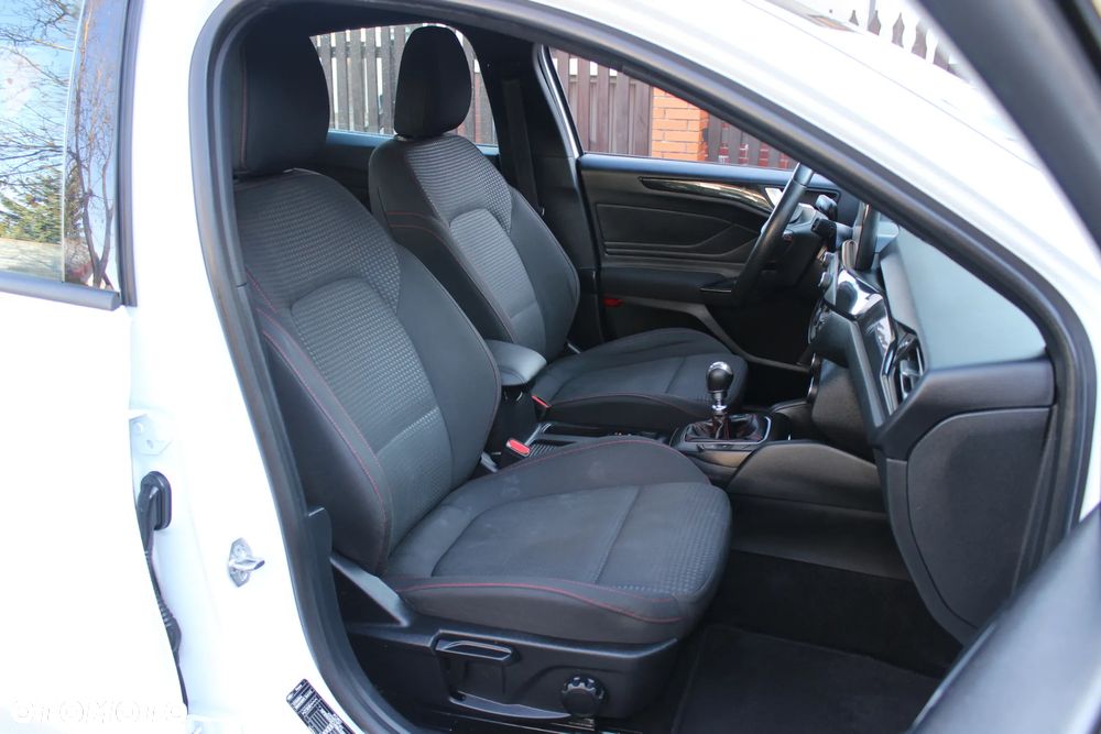 Ford Focus 1.5 EcoBlue Start-Stopp-System ST-LINE VIGNALE - 15