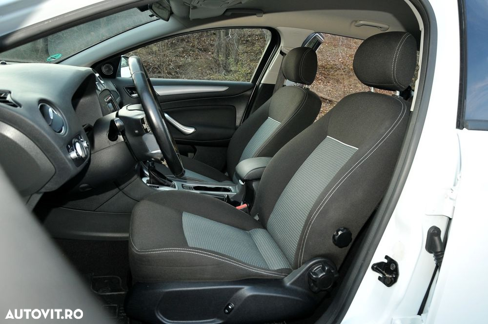 Ford Mondeo 2.0 TDCi Powershift Business Class - 11