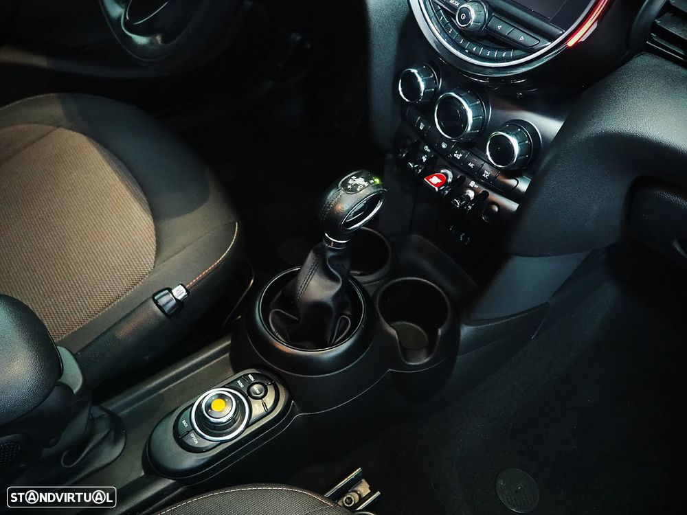 MINI 5 Portas Cooper D Aut. - 17