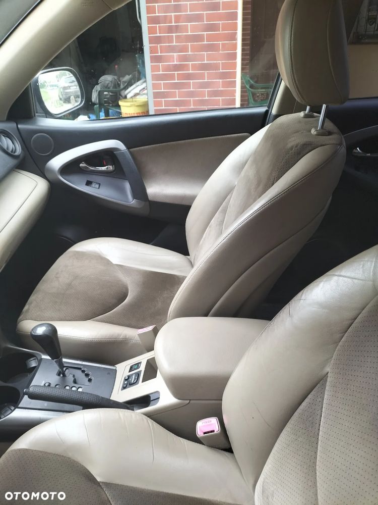 Toyota RAV4 - 12