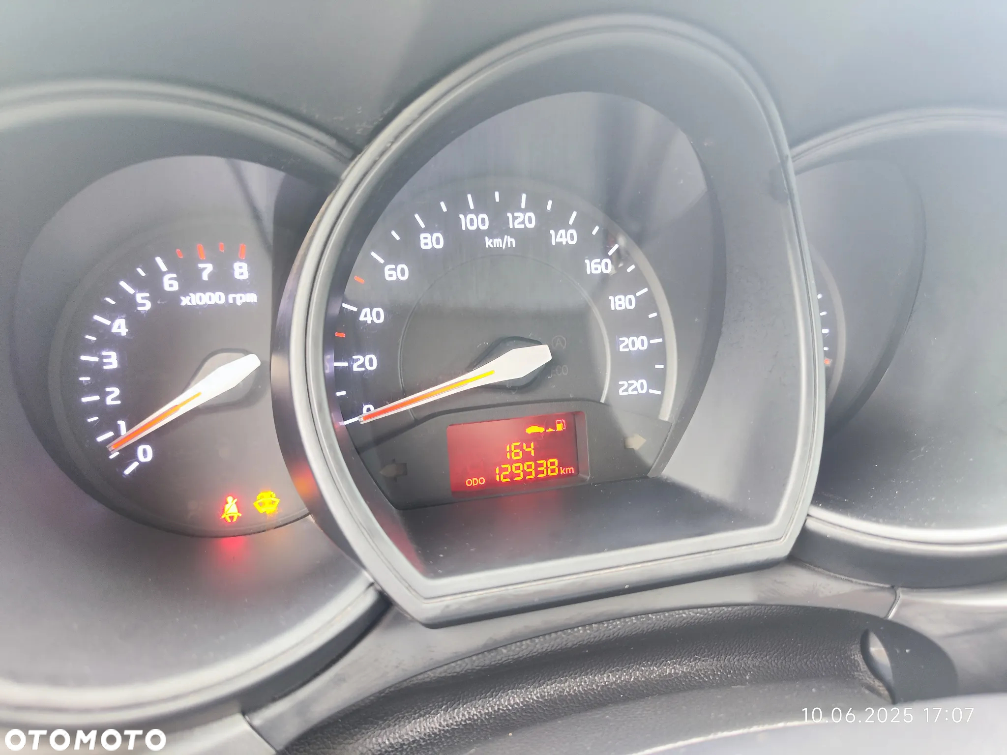 Kia Rio 1.4 L - 5