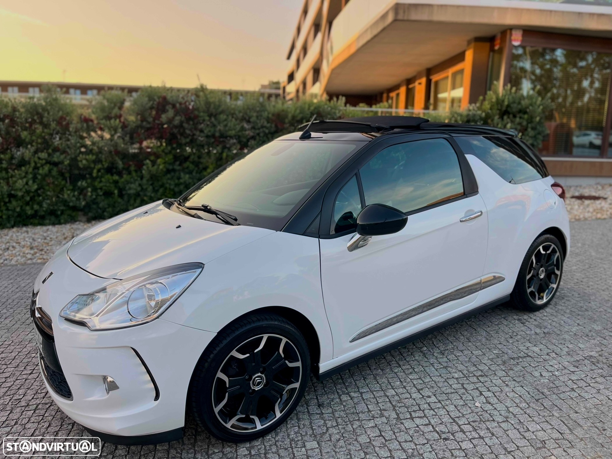 Citroën DS3 Cabrio 1.2 VTi So Chic - 2
