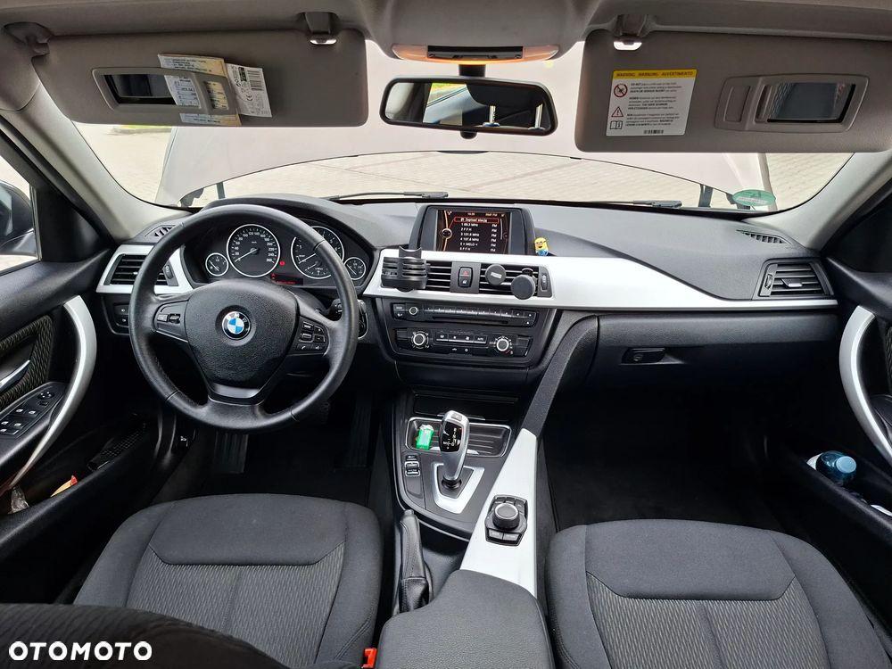 BMW Seria 3 320i - 22