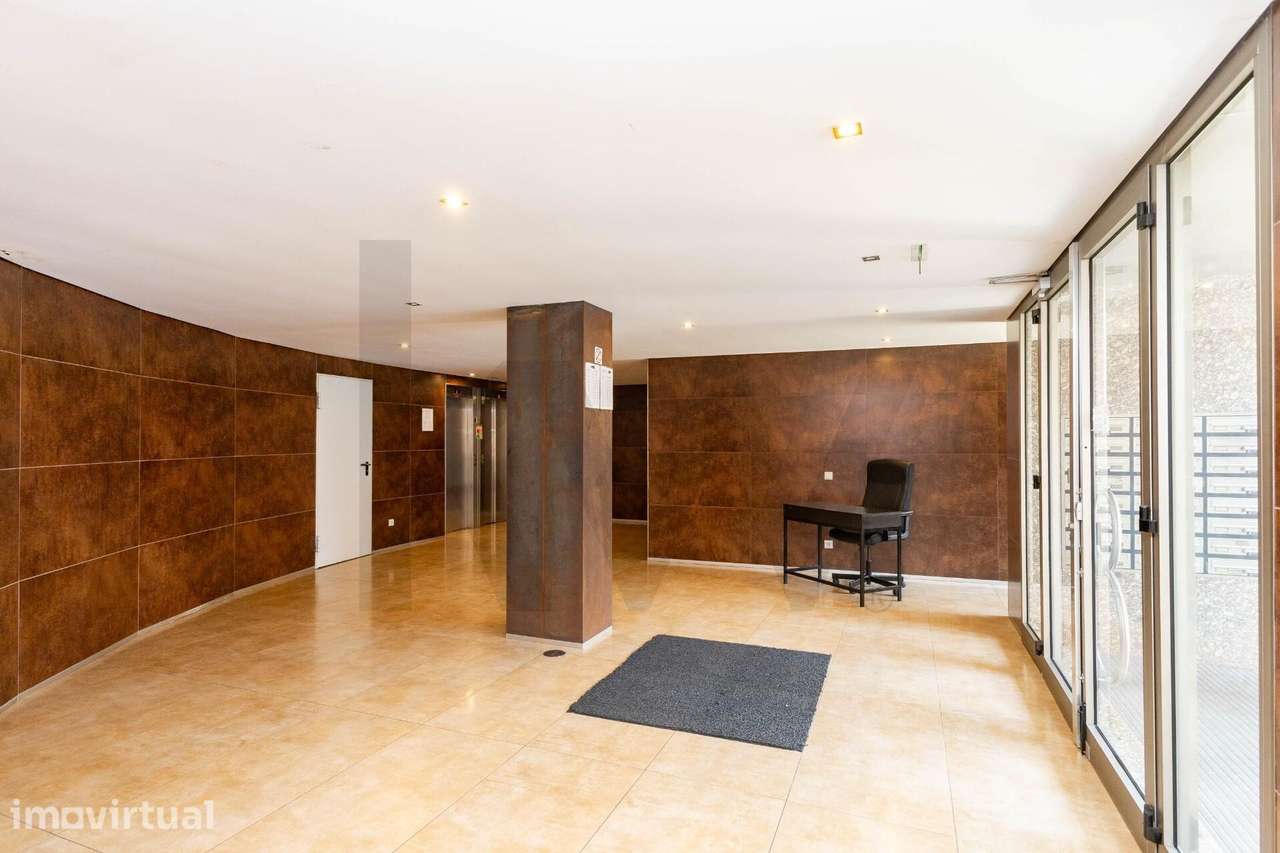 Exclusivo Apartamento T3 com Vista Rio e Excelente Exposição Solar – P - Grande imagem: 3/32