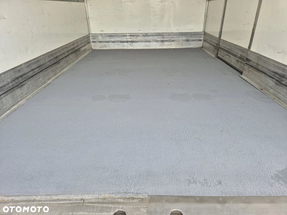Chłodnia Mroźnia 6 palet 3.4m długa 2.25 szeroka Carrier xarios 350, zasilanie stacjonarne 230v, 2018 rok stan bdb! - 13