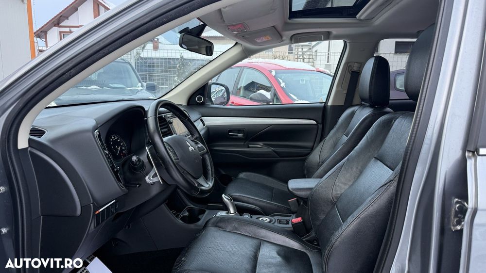 Mitsubishi Outlander - 12