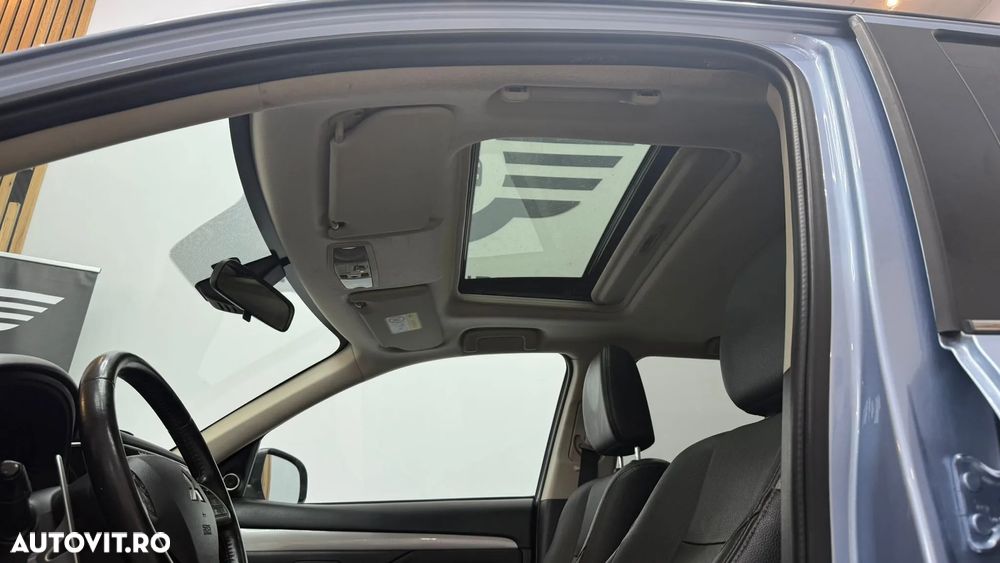 Mitsubishi Outlander 2.0 4WD Plug-In Hybrid - 26