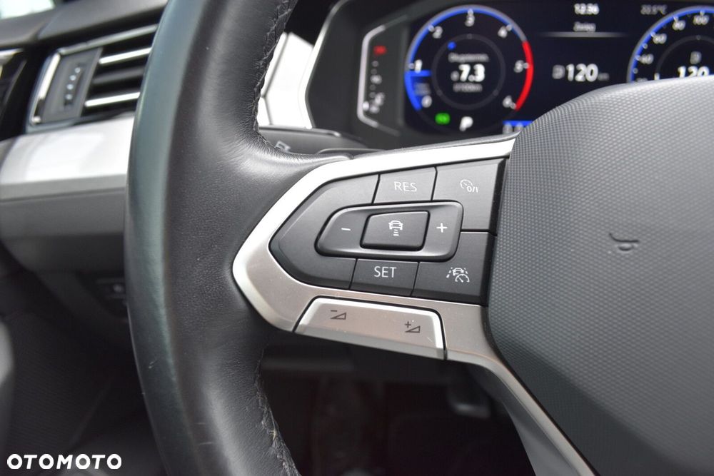 Volkswagen Passat - 14