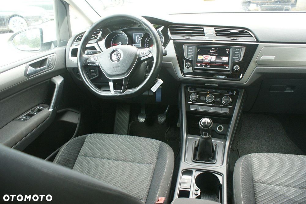 Volkswagen Touran - 10