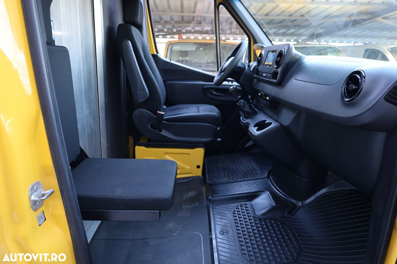 Mercedes-Benz Sprinter - 12