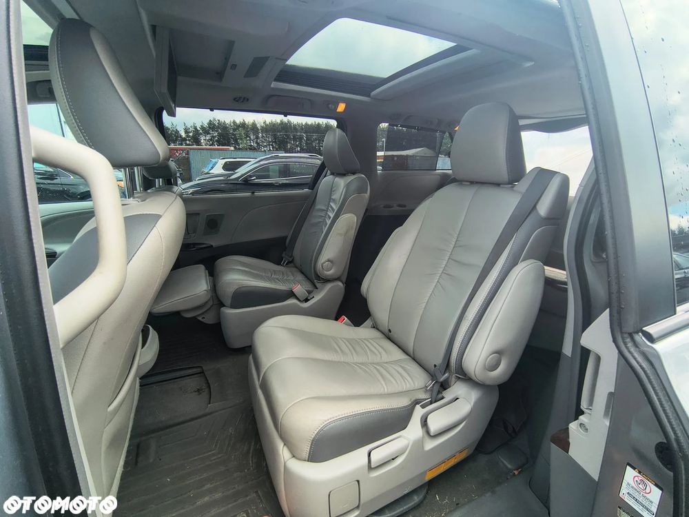 Toyota Sienna - 15