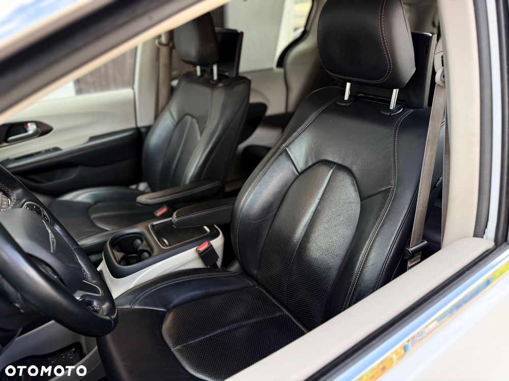 Chrysler Pacifica - 10