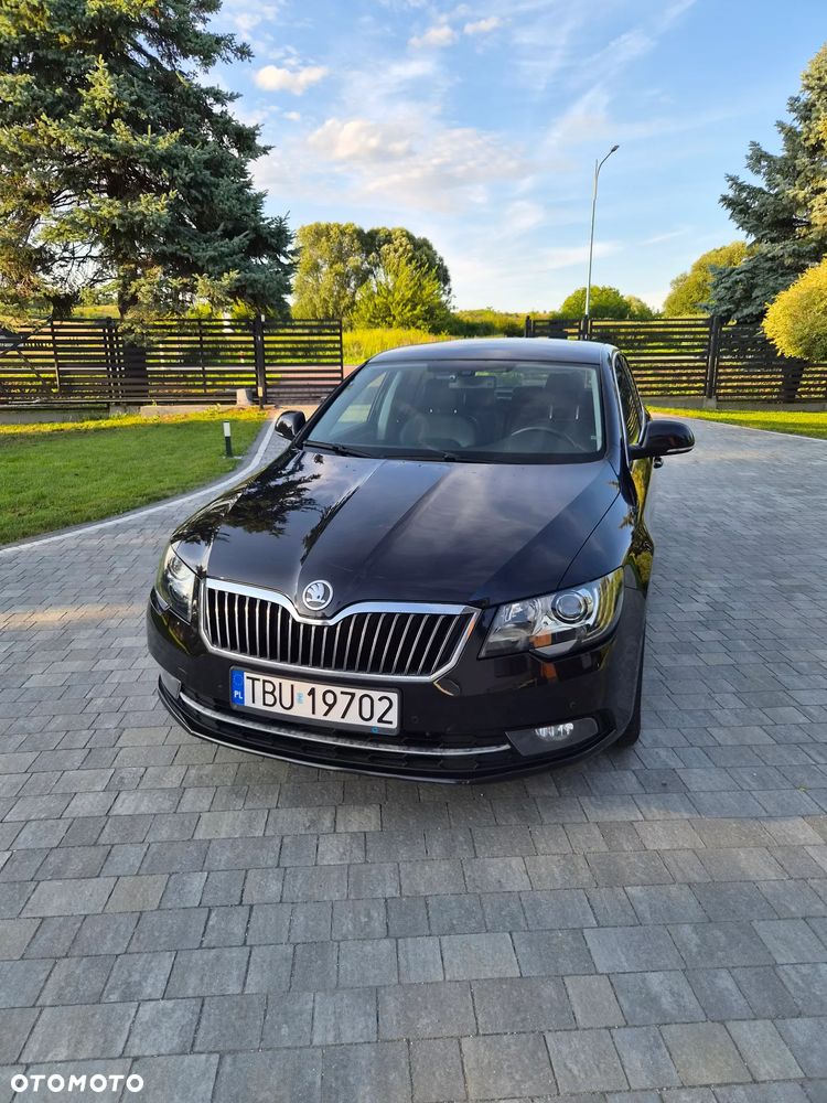 Skoda Superb 2.0 TDI Platinum DSG - 2