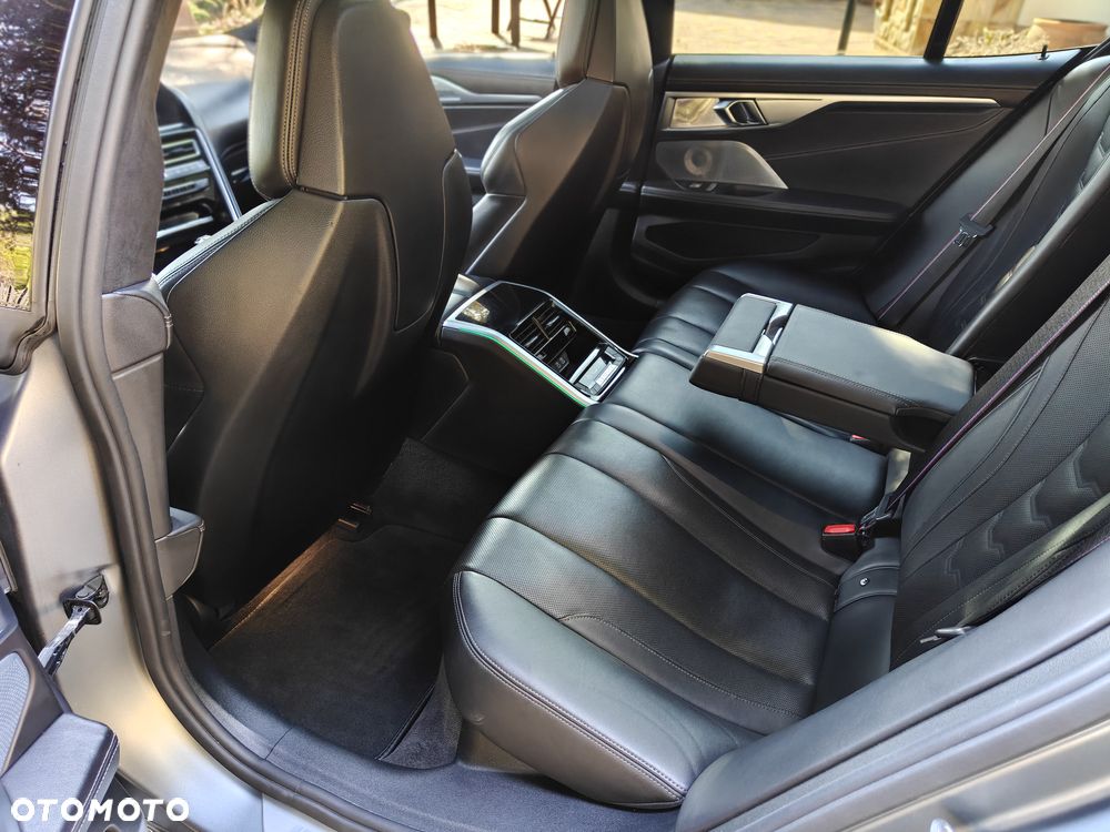 BMW Seria 8 - 26