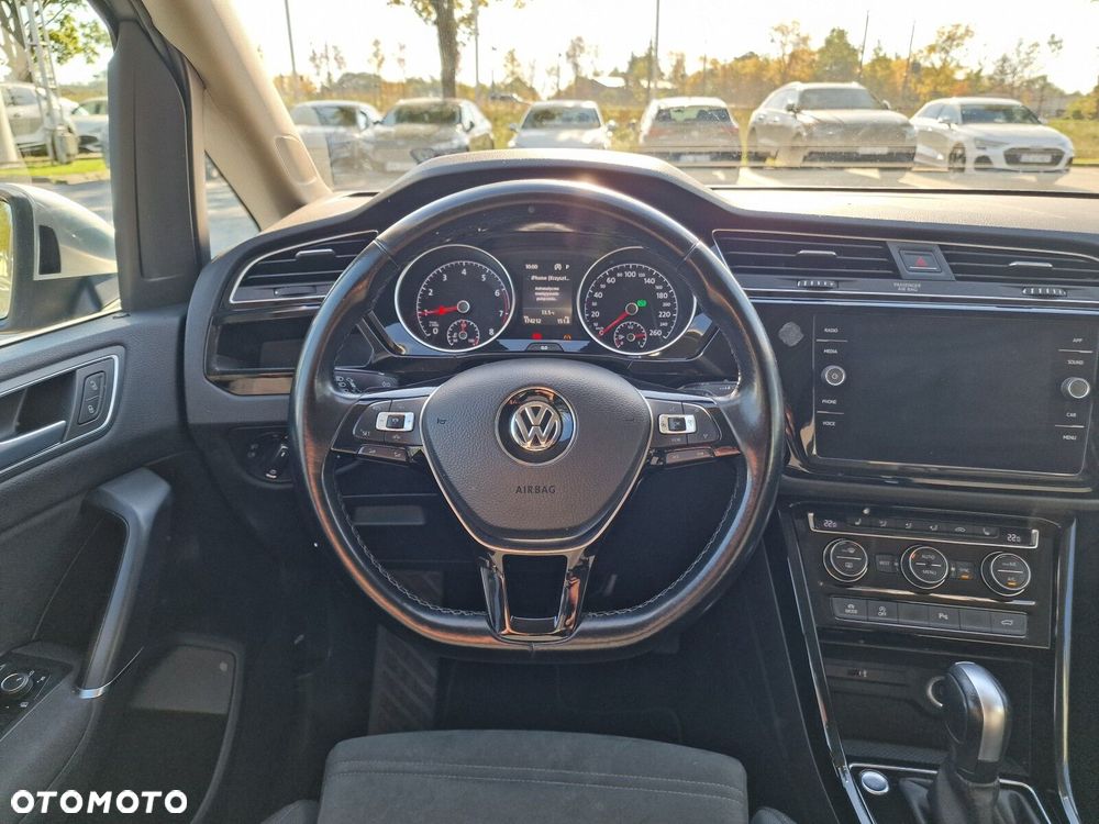Volkswagen Touran - 22