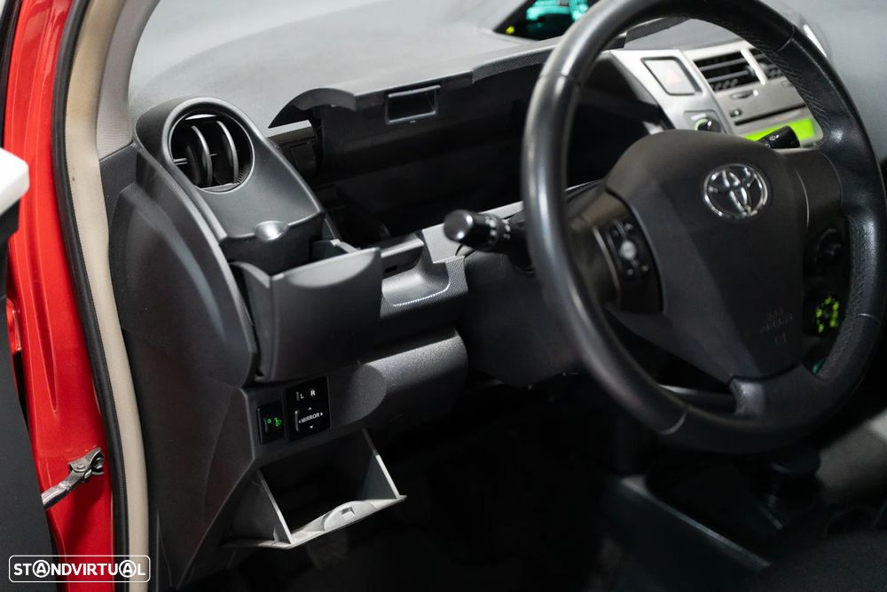 Toyota Yaris 1.0 VVT-i AC - 15