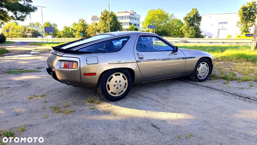 Porsche 928 - 7