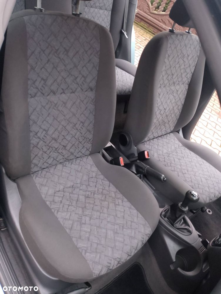 Ford Focus 1.4 Trend - 25