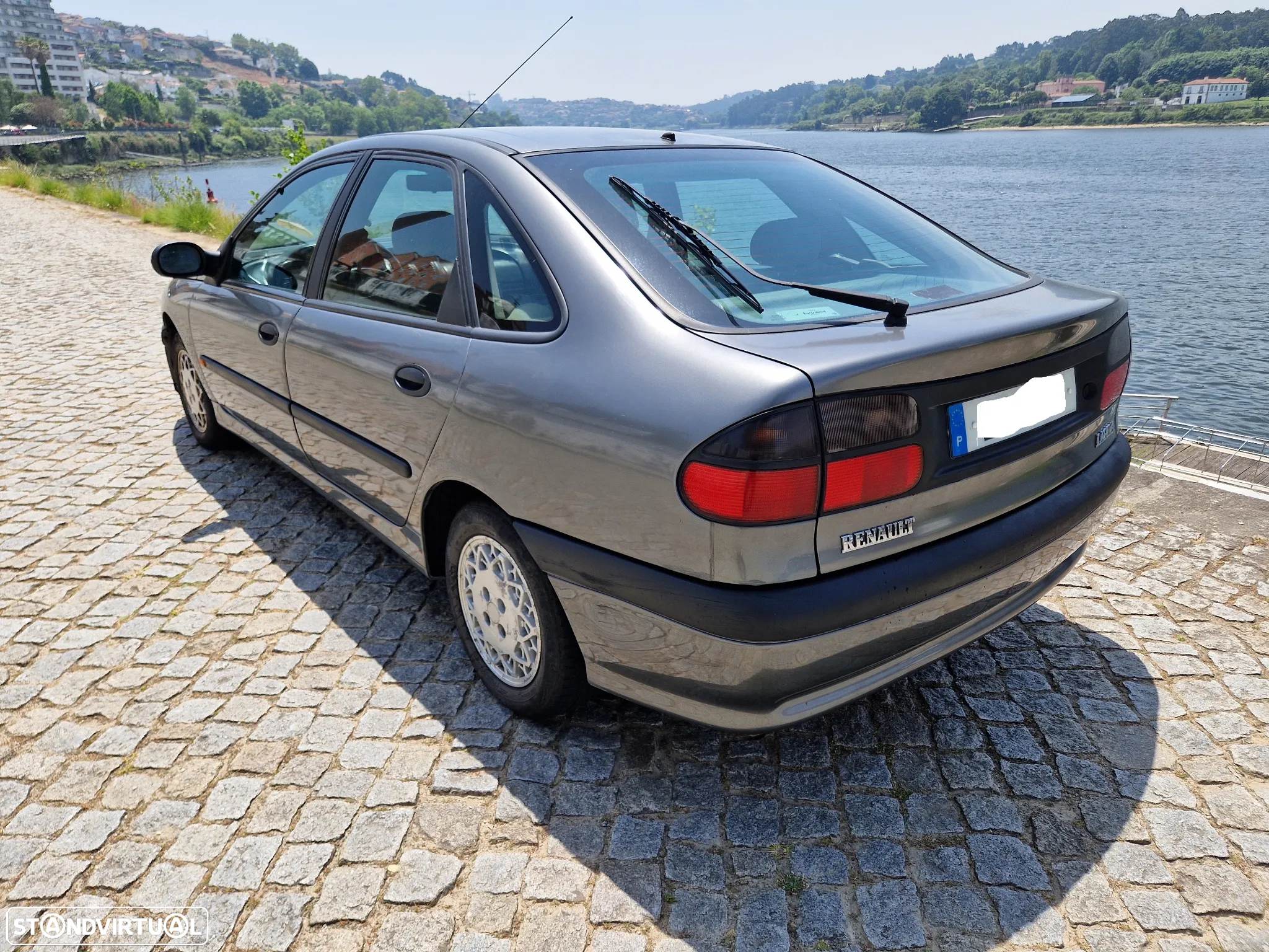 Renault Laguna 1.8 RXE - 4