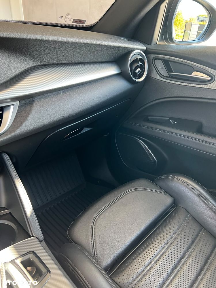Alfa Romeo Stelvio - 10