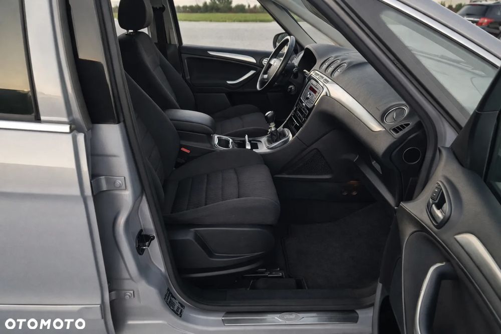Ford S-Max - 13