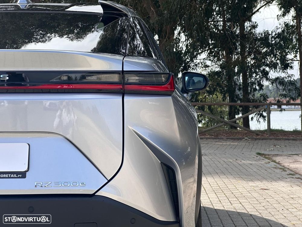 Lexus RZ 300e Premium - 25