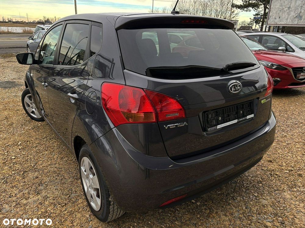 Kia Venga - 3