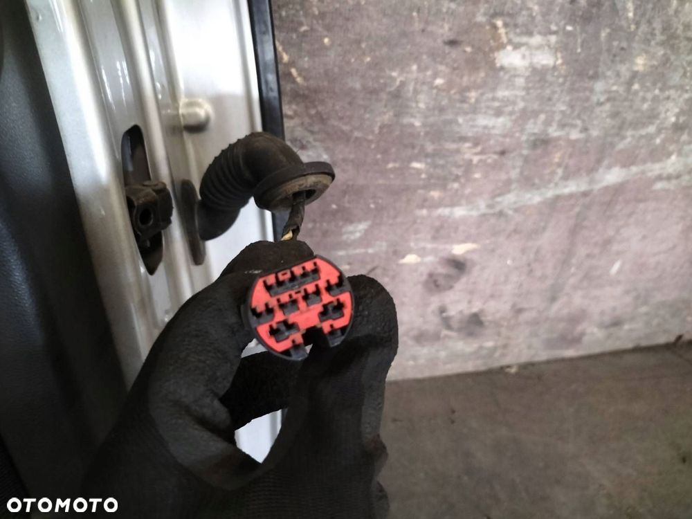 DRZWI KOMPLETNE LEWY TYŁ VOLVO V50 I 426-26 - 10