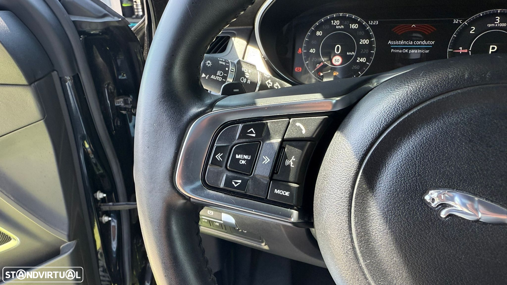 Jaguar E-Pace 2.0 i4D R-Dynamic AWD Aut. - 25