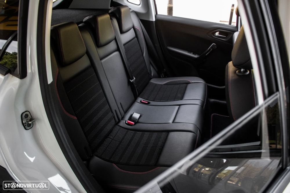 Peugeot 2008 1.2 PureTech GT Line - 27