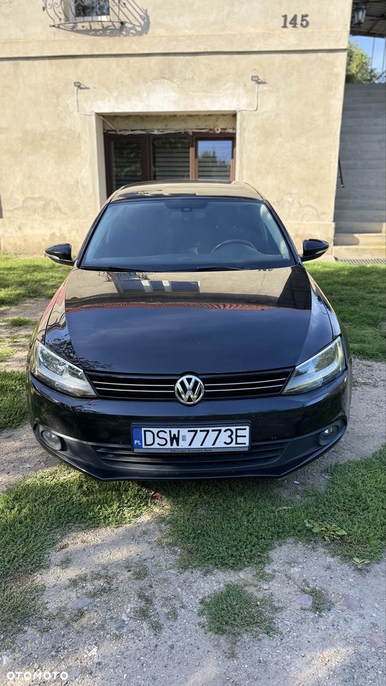 Volkswagen Jetta - 1