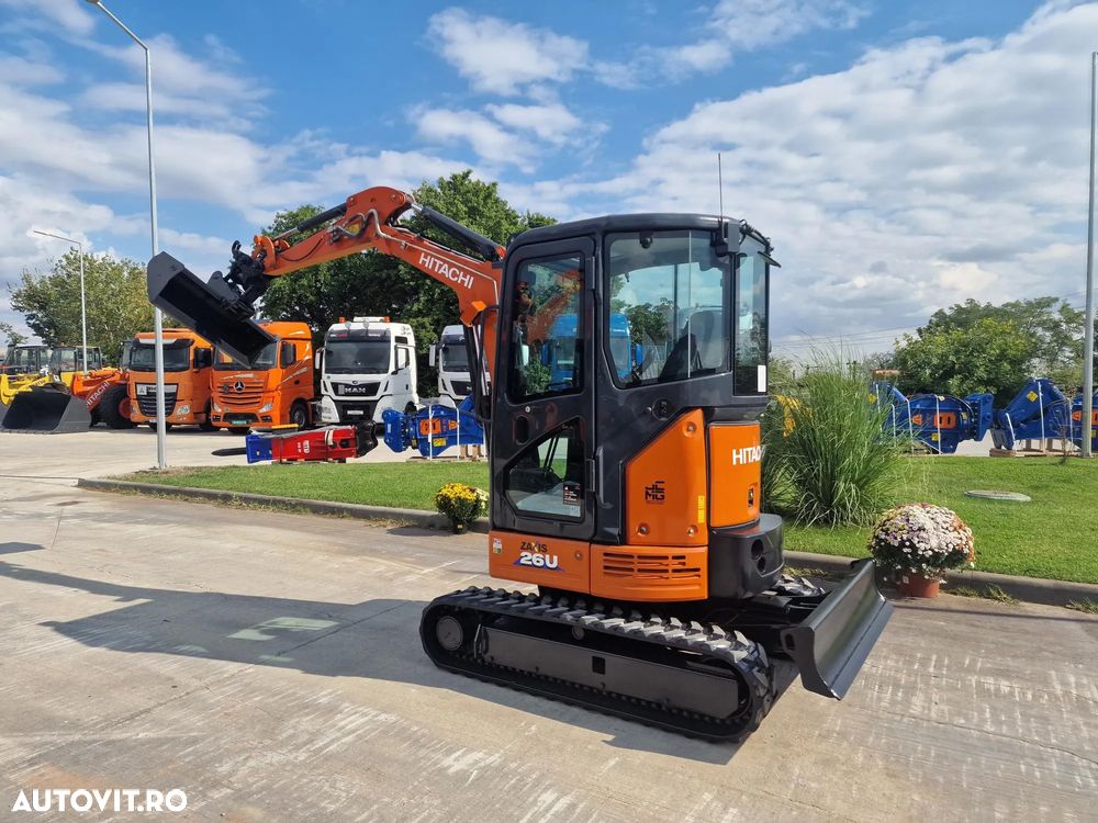 Hitachi 2,7t, CUPLA RAPIDA cu INCLINARE CUPE, 2021, 627h, cupe 400mm, 600mm, taluz NOI, senile 80% bune, inst picon, latime 1,5m, Ad sapare 3m, ridica 1,5t, motor 21CP, Produs in JAPONIA, posiblitate leasing 4 ani, CA NOU-PROMOTIE 32.900 EUR+Tva - 2