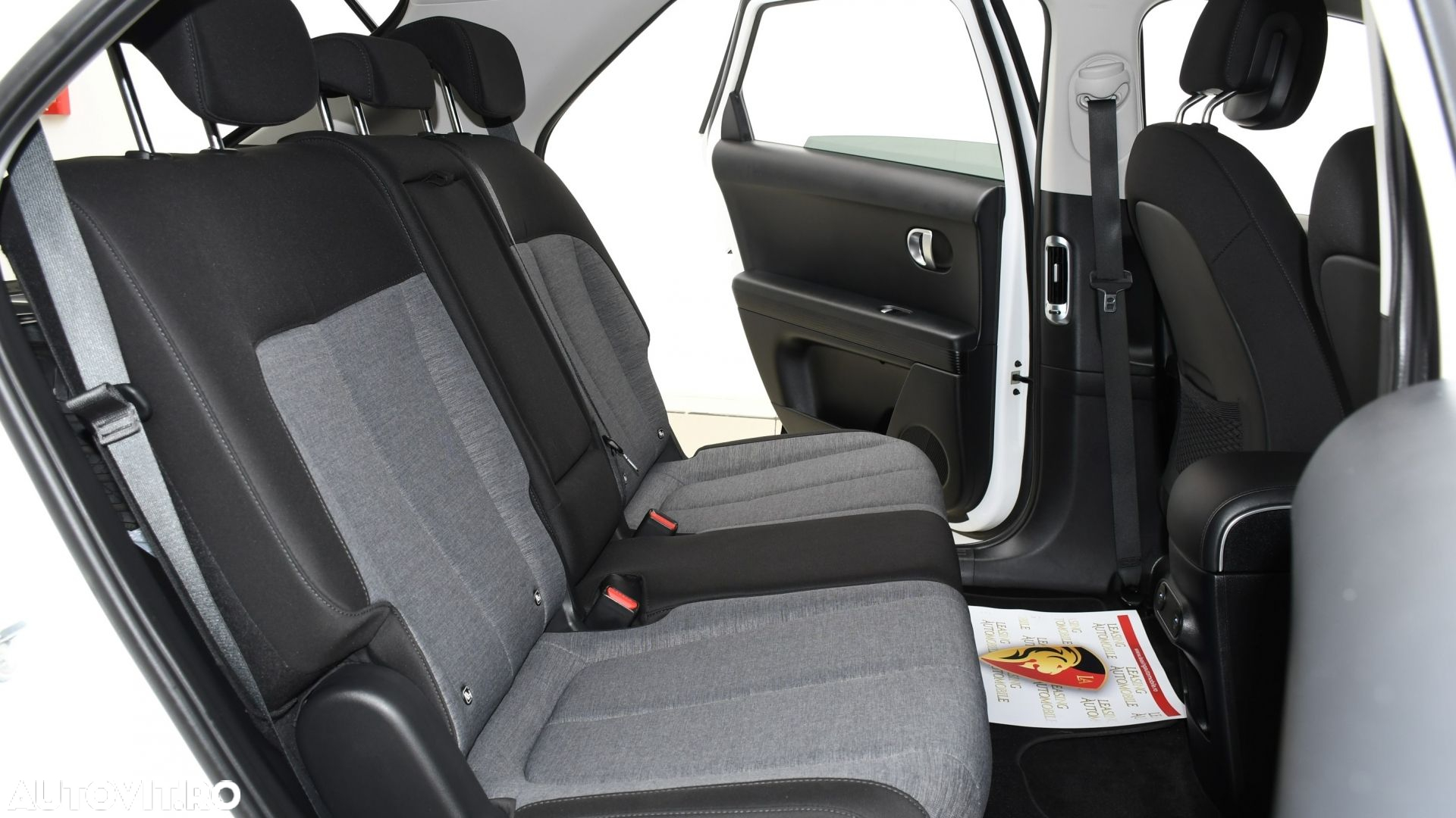 Hyundai IONIQ - 10