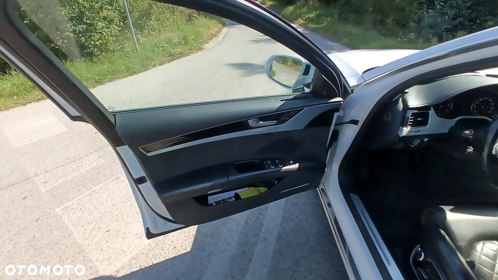 Audi A8 4.2 TDI DPF (clean diesel) quattro tiptronic - 13