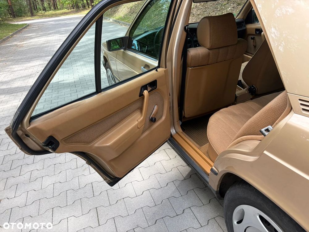Mercedes-Benz W201 (190) - 23