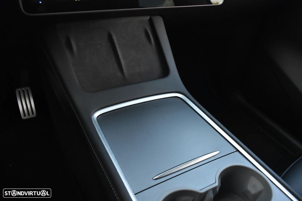 Tesla Model Y Performance Dual Motor AWD - 33