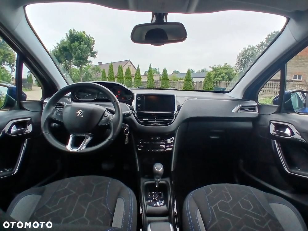 Peugeot 2008 PureTech 110 GPF Stop&Start EAT6 Signature - 12