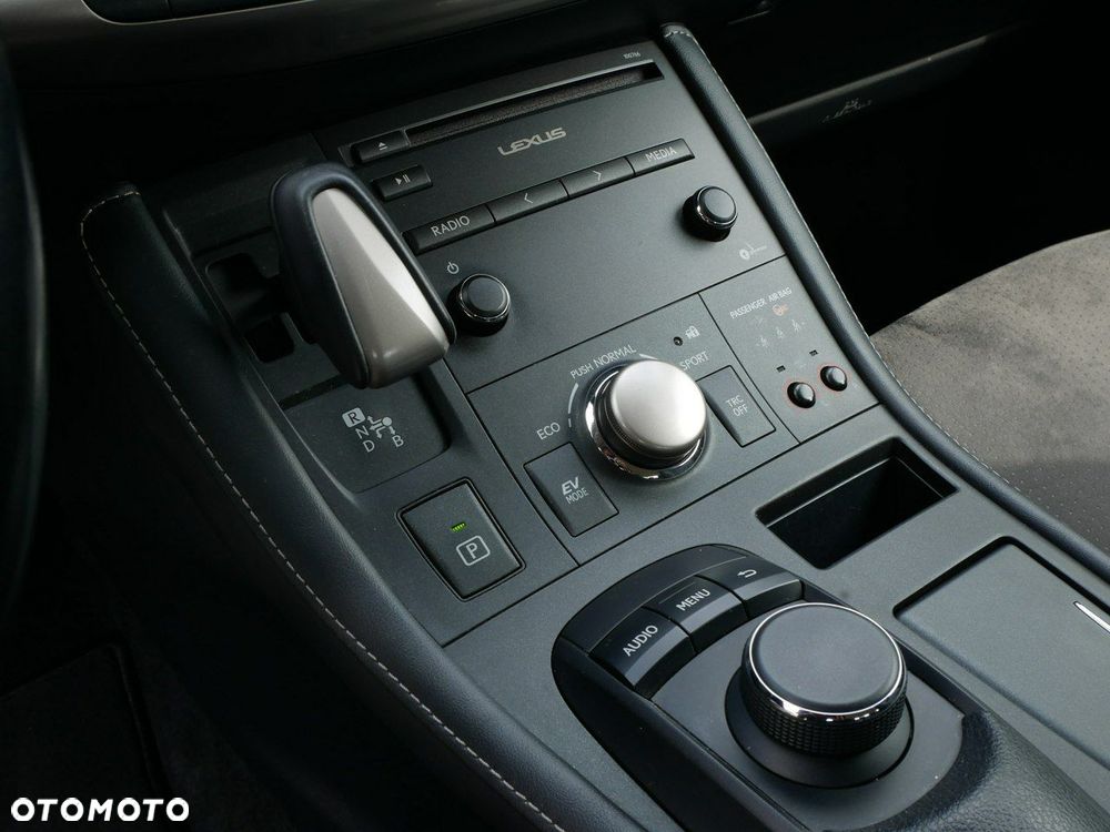 Lexus CT 200h - 22