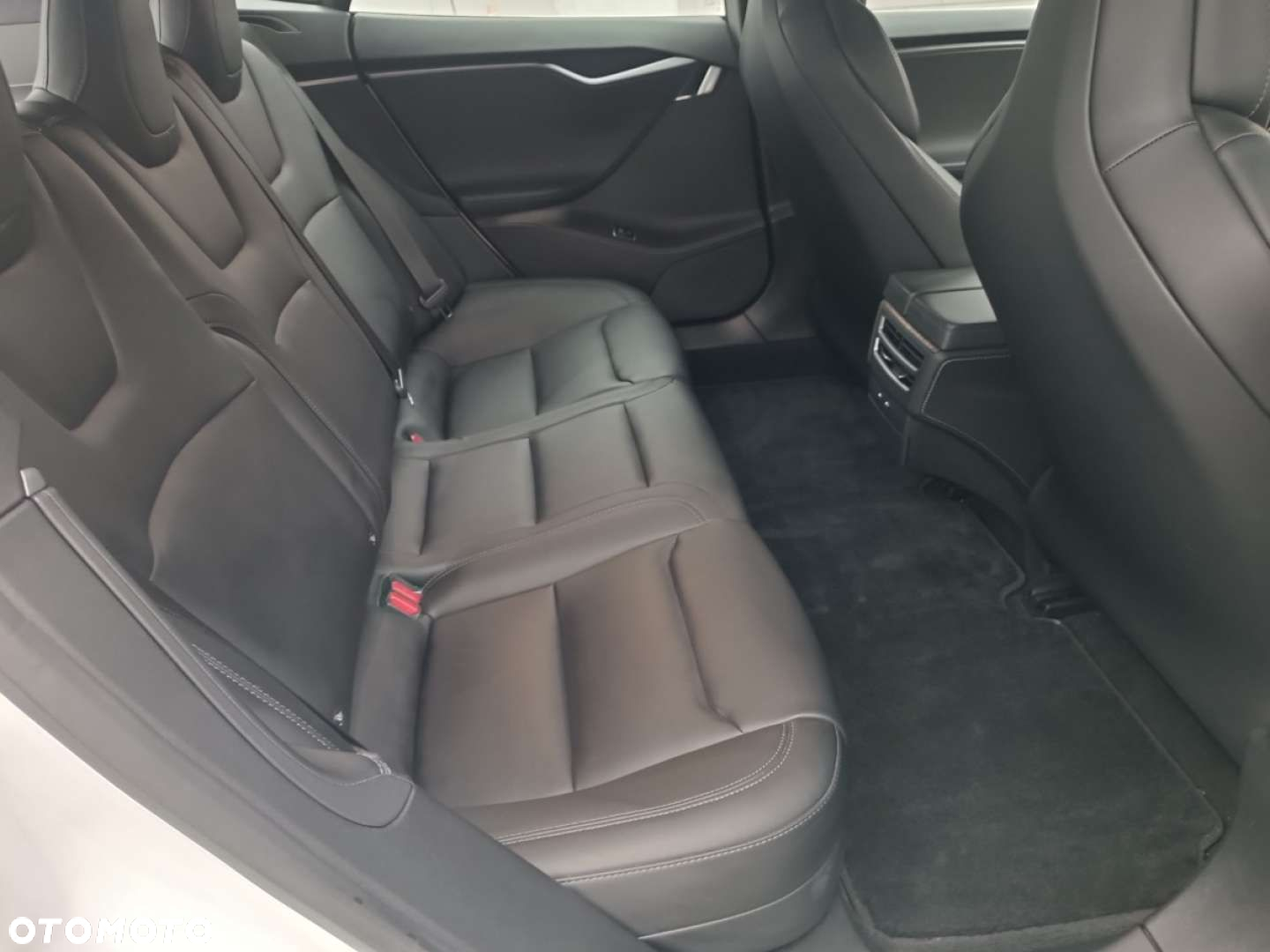 Tesla Model S - 36