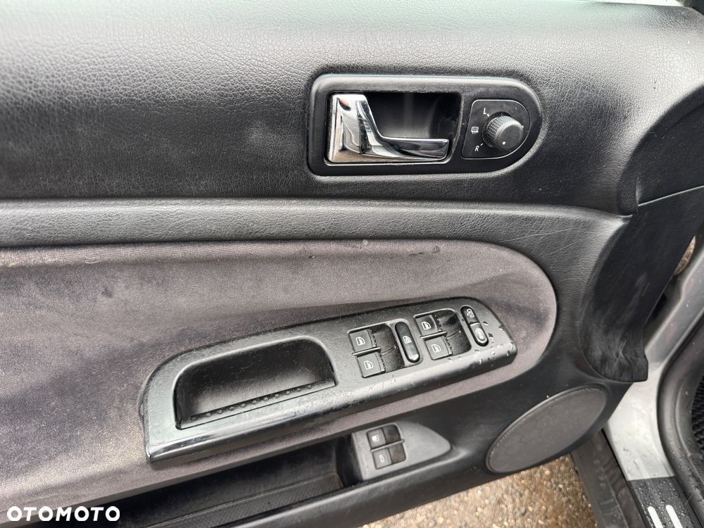 Volkswagen Passat 1.9 TDI Highline - 19