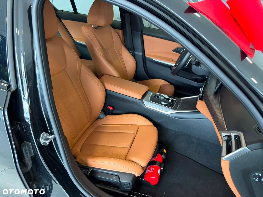 BMW Seria 3 318i M Sport - 15