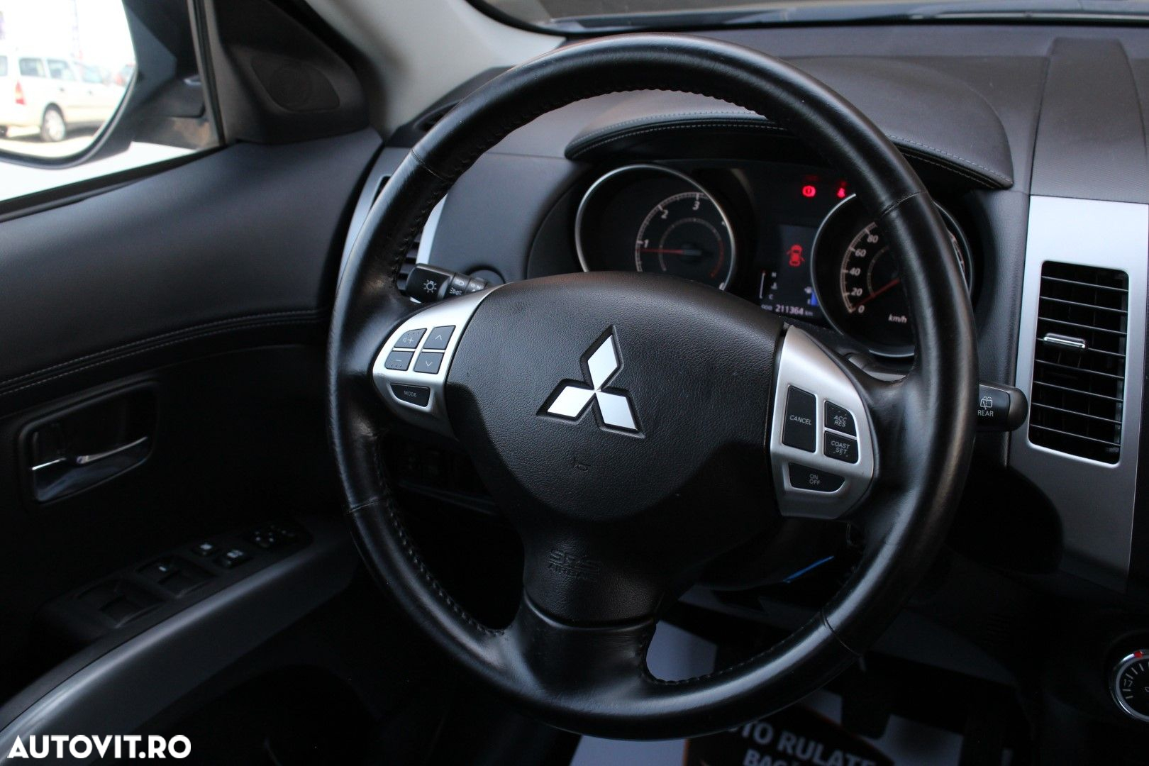 Mitsubishi Outlander - 14