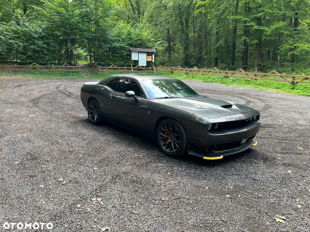 Dodge Challenger - 2