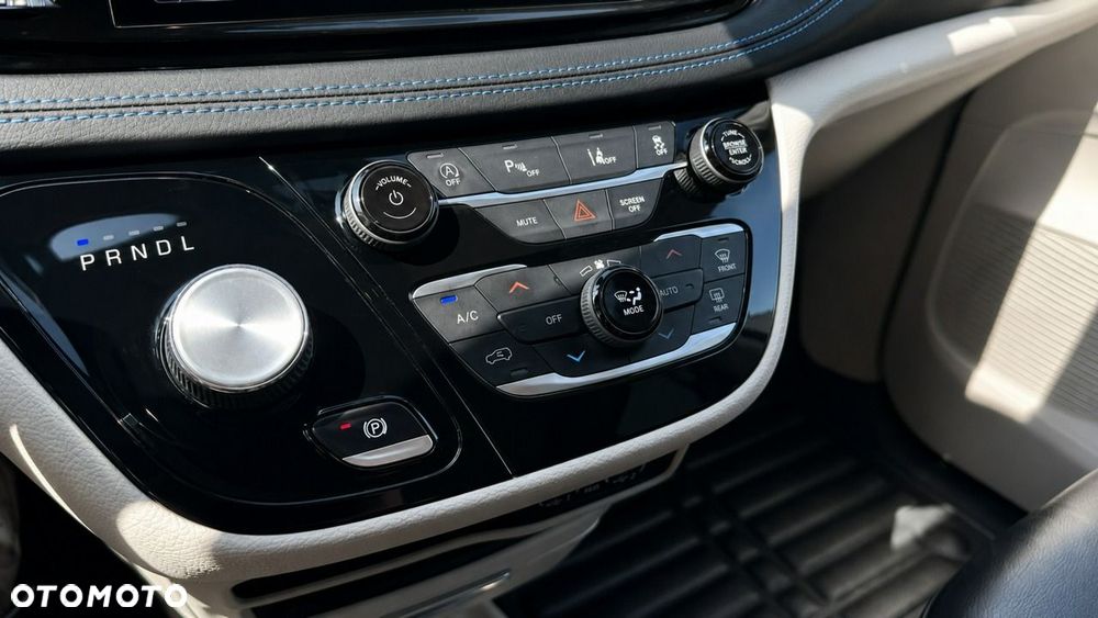 Chrysler Pacifica - 14