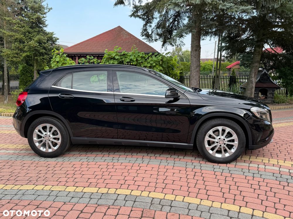 Mercedes-Benz GLA 200 Urban - 11