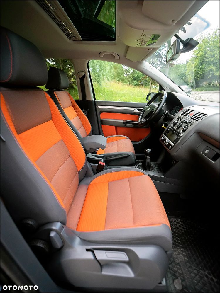 Volkswagen Touran - 36